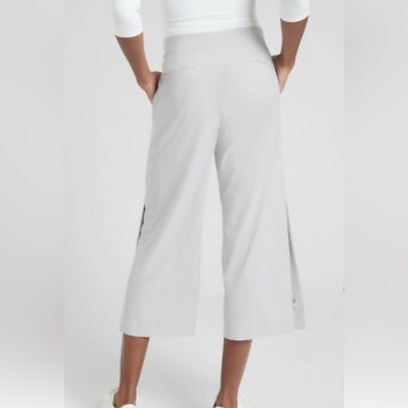 EUC ATHLETA TRIBECA CROP PANT, TERN GREY, size 2 - Picture 2 of 9